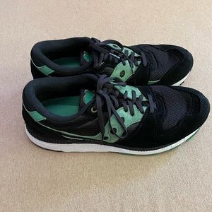 Saucony Azura Clover St Patrick Day Men shoes Sz 10 Sneakers Tennis Black Green